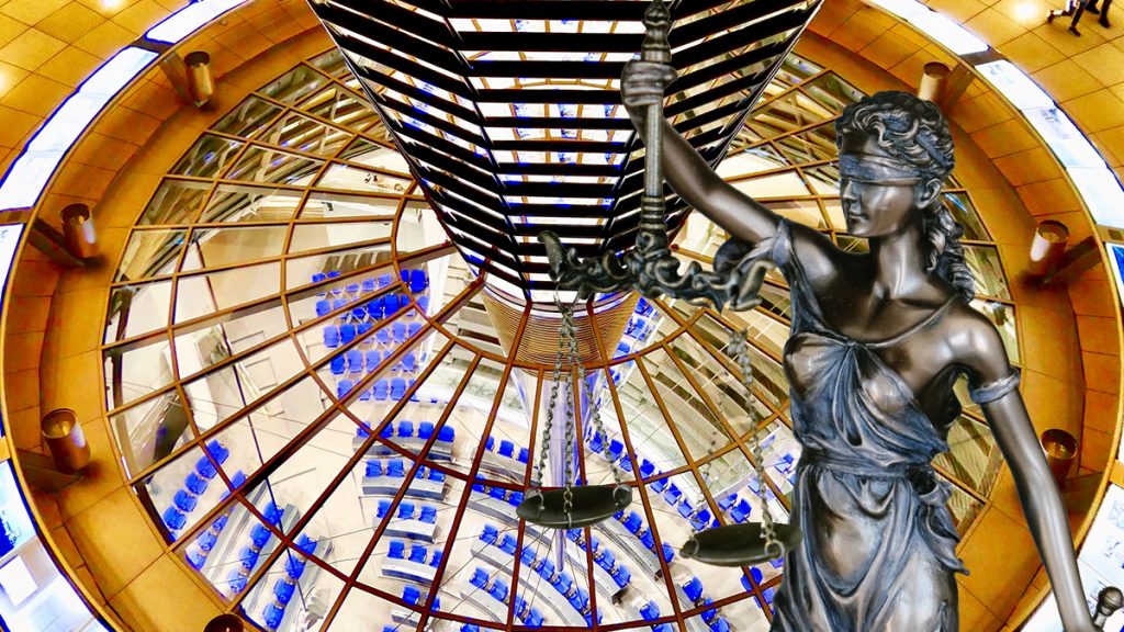 Symbolbild: Gesetz im Deutschen Bundestag verabschiedet; Bild: R24 Collage