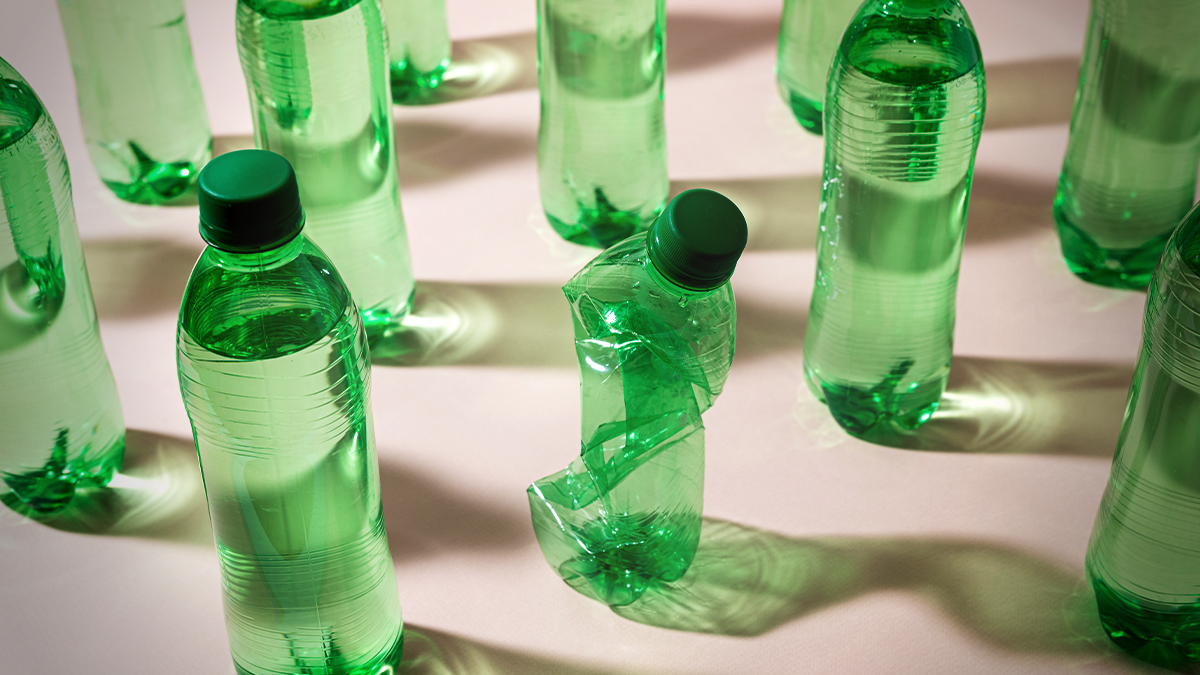 <div>Gefahr Mikroplastik: Kunststoffflaschen, -becher & Co erhöhen Demenz- und Parkinsonrisiko</div>