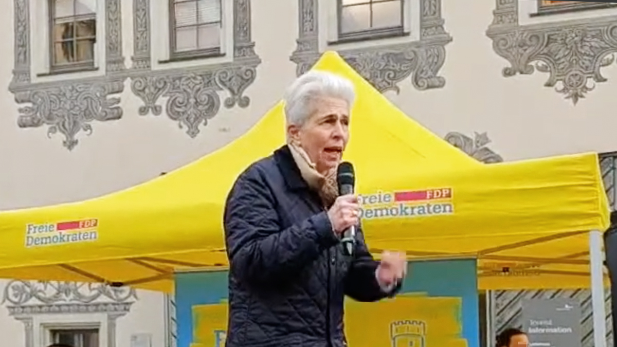 Die Nerven liegen blank: FDP-„Oma Courage“ Strack-Zimmermann beschimpft Demonstranten