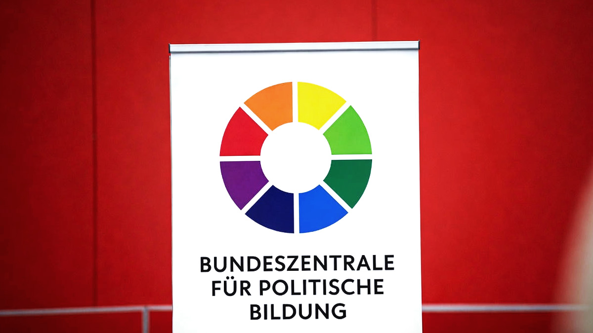 Bundeszentrale für politische Bildung: Der endgültige Abschied von der Neutralität?