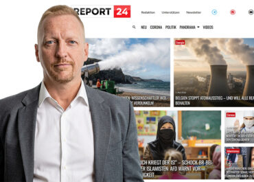 Florian Machl vor einem Screenshot von Report24.news
